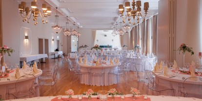 Hochzeit - Hochzeits-Stil: Modern - Bad Waldsee - Festsaal im Haus Faustin Mennel - Kloster Bonlanden