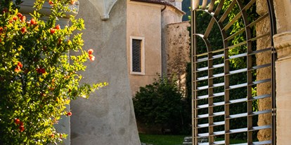 Hochzeit - Umgebung: in Weingärten - Italien - Schloss Goldrain