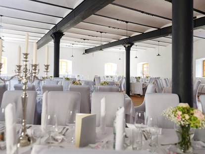 Hochzeit - externes Catering - Kelheim - Höhe Wände und die Industrial Optik machen den Festsaal vom Stanglbräu zu etwas ganz Besonderem. - Stanglbräu