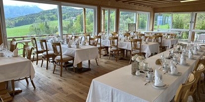 Hochzeit - Art der Location: privates Anwesen - Faistenau - Panorama-Saal mit Holzboden, Tanzfläche - Das Salzburgblick