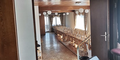 Hochzeit - Personenanzahl - Franken - Nebenraum ca.80 qm für 50Person mit Bar Saal, Balkon und Terrasse ohne Küche 300 Euro  - Grünen Baum 