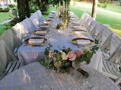 Hochzeit - Trauung im Freien - Italien - kaiserlicher Tisch unter einer Glyzinienpergola - Villa Sofia Italy