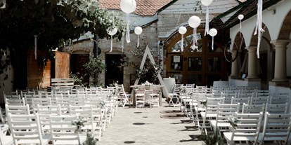 Hochzeit - Schwechat - Trauung im Innenhof - LISZT – Weingut.Heurigen.Manufaktur