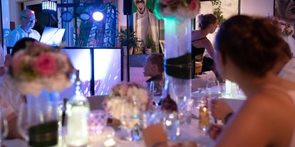 Hochzeit - Güssing - so am Tag so am Abend , der dj macht die Stimmung, künstlerisch bund ist es im Malerwinkl Restaurant + Kunsthotel Malerwinlk gleich nahe der Riegersburg - Malerwinkl Restauarnt + Kunsthotel