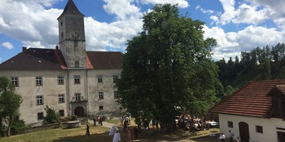 Hochzeit - Kapelle - Schlüßlberg - Der Schlosshof - viel Platz für's Feiern - Schloss Eschelberg