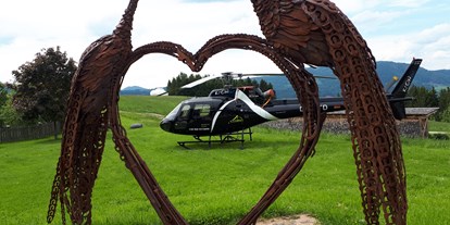 Hochzeit - Art der Location: Bauernhof/Landhaus - Der Feldbauernhof bietet genügend Platz um mit dem Helikopter zur Hochzeit zu Reisen. - Feldbauernhof