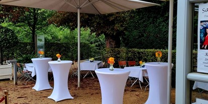 Hochzeit - Geeignet für: Private Feier (Taufe, Erstkommunion,...) - Bayern - Terrasse Sektempfang - Orangerie Ansbach