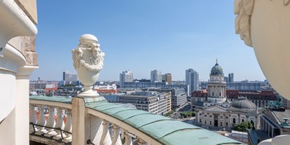 Hochzeit - Hochzeitsessen: Buffet - Berlin-Stadt Mitte - Ausblick von der Aussichtsplattform - Französischer Dom und Restaurant Hugo & Notte