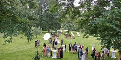 Hochzeit - Umgebung: im Park - Deutschland - Der Kemper Hof - Eure Scheunenhochzeit in Berlin/ Brandenburg