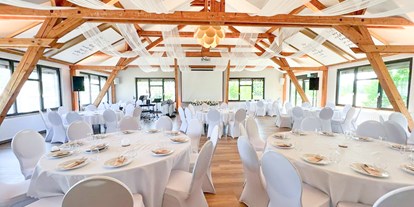 Hochzeit - Trauung im Freien - Rheinfelden (Landkreis Lörrach) - Der große Festsaal des maxx! events mit runden Tischen. - maxx! events