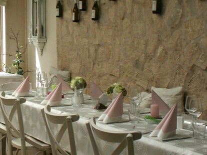 Hochzeit - Art der Location: Restaurant - Wien Floridsdorf - Bei der Bestuhlung, Deko und Raufgestaltung stehen euch bei uns alle Möglichkeiten offen. - Heuriger Habacht