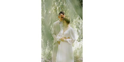 Hochzeit - Geeignet für: Private Feier (Taufe, Erstkommunion,...) - Buckow - Fotoshooting unter der Weide. - Gartenglück Wegendorf