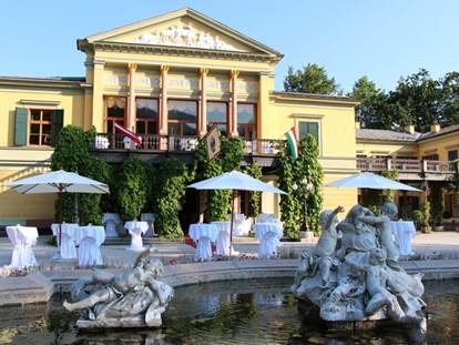Hochzeit - Festzelt - Sektempfang vor der Kaiservilla - Kaiservilla Bad Ischl