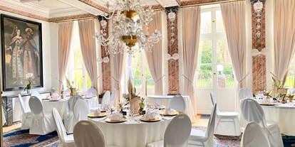 Hochzeit - Hochzeitsessen: À la carte - Deutschland - Der historische Festsaal des Schloss Rahe bietet Platz für bis zu 120 Hochzeitsgäste. - Schloss Rahe GmbH