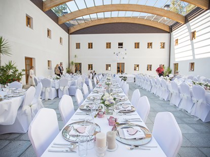 Hochzeit - Umgebung: am Land - Lenzing (Lenzing) - Heiraten auf dem Hof Groß Höllnberg in Oberösterreich. - Hof Groß Höllnberg