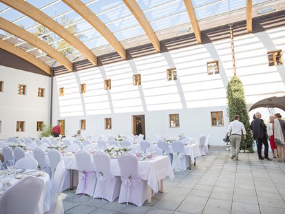 Hochzeit - Art der Location: Schloss - Desselbrunn - Heiraten auf dem Hof Groß Höllnberg in Oberösterreich. - Hof Groß Höllnberg