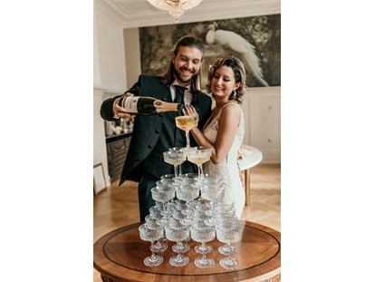 Hochzeit - Hochzeits-Stil: Boho-Glam - Heusweiler - Champagnerpyramide  - Schloss Falkenhorst