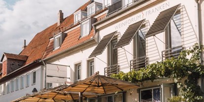 Hochzeit - nächstes Hotel - Franken - Hausansicht zum Marktplatz - Altstadthotel Weinforum Franken