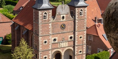 Hochzeit - Standesamt - Münsterland - Freudentaumel im Wasserschloss Raesfeld