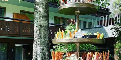 Hochzeit - Garten - Vorarlberg - Snack Buffets sind immer ein beliebter Start für einen ausgelassenen beginn einer unvergesslichen Hochzeitsfeier. Wir bieten eine breite Palette an Köstlichkeiten an.
 - Relax- & Vitalhotel Adler