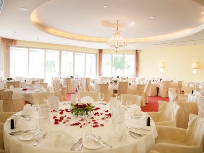 Hochzeit - Winterhochzeit - Wörthersee - Festsaal in unserem Panorama Seerestaurant  - Werzers Hotel Resort Pörtschach