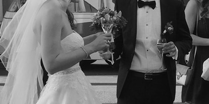 Hochzeit - Geeignet für: Private Feier (Taufe, Erstkommunion,...) - Lochau - Unser Brautpaar beim Aperitifempfang - vorgefahren mit schmuckem Oldtimer - Vienna House Martinspark Dornbirn