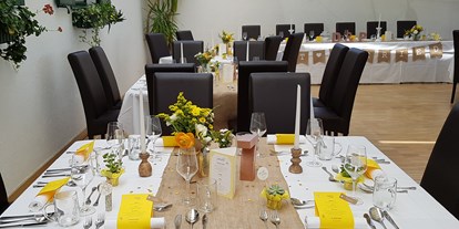 Hochzeit - Art der Location: Restaurant - Wien - Etwas Gelb darf sein? - Waldgrill Cobenzl
