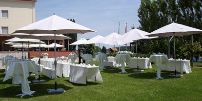 Hochzeit - Umgebung: am Land - Burgenland - Empfang und/oder Agape auf der Hotelwiese - Das Eisenberg