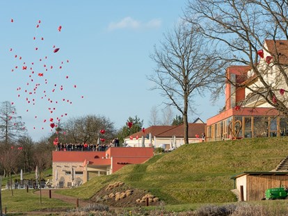 Hochzeit - barrierefreie Location - Jennersdorf - Luftballons steigen lassen - Das Eisenberg