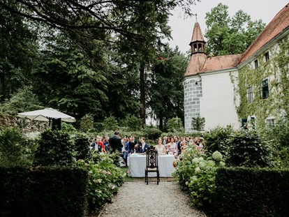 Hochzeit - Parkplatz: kostenlos - Klam - Schloss Ernegg