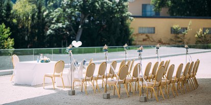 Hochzeit - Parkplatz: kostenpflichtig - Treffen (Treffen am Ossiacher See) - Eine Trauung im Freien auf Schlosshotel Velden. - Falkensteiner Schlosshotel Velden