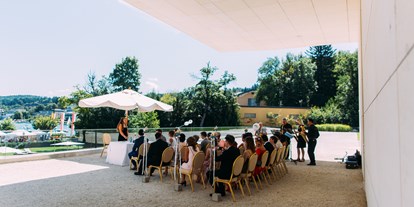 Hochzeit - Geeignet für: Firmenweihnachtsfeier - Feistritz im Rosental - Eine Trauung im Freien auf Schlosshotel Velden. - Falkensteiner Schlosshotel Velden
