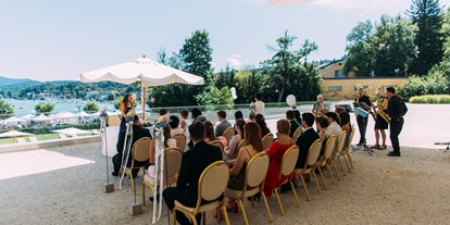 Hochzeit - Geeignet für: Eventlocation - Kärnten - Eine Trauung im Freien auf Schlosshotel Velden. - Falkensteiner Schlosshotel Velden