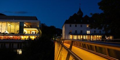 Hochzeit - Umgebung: am Fluss - Niederösterreich - Das Schloss an der Eisenstrasse stimmungsvoll beleuchtet. - Das Schloss an der Eisenstrasse****