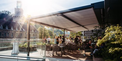 Hochzeit - Art der Location: im Freien - Niederösterreich - Auf der Terrasse der Sundowner Bar kann getrunken und gefeiert werden. - Das Schloss an der Eisenstrasse****