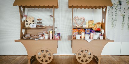 Hochzeit - Art der Location: im Freien - Niederösterreich - Unsere Candy-Bar-Wagen können sowohl süß als auch salzig bestückt werden. - Das Schloss an der Eisenstrasse****