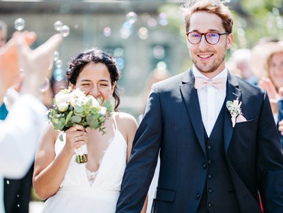 Hochzeit - Hochzeits-Stil: Boho - Seitenstetten - Stimmungsvolle Trauung im romantischen Schlossgarten. - Das Schloss an der Eisenstrasse****