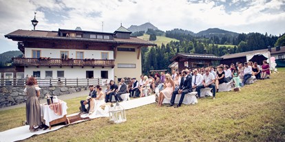 Hochzeit - Umgebung: am Land - Erpfendorf - Trauung auf der Wiese - Hochzeitsinsel