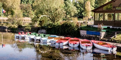 Hochzeit - Umgebung: mit Seeblick - Donauraum - Die Anlegestelle der La Creperie. Leihen Sie für sich und Ihre Gäste Boote aus.
Foto © weddingreport.at - La Creperie