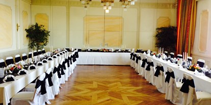 Hochzeit - Trauung im Freien - Wien - U-Form Bestuhlung im Wilhelminensaal - Austria Trend Hotel Schloss Wilhelminenberg