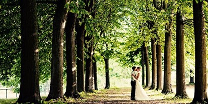 Hochzeit - Italien - Wundervolle Baumallee, perfekt geeignet für die Zeremonie  - GEHEIMTIPP Hochzeit Anwesen im italienischen Piemont