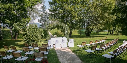 Hochzeit - Art der Location: Schloss - Zeltweg - Trauung im Park beim Rosenbogen - Hotel Steirerschlössl