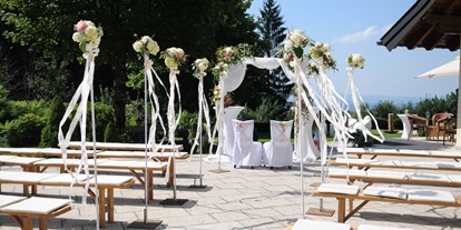 Hochzeit - Art der Location: privates Anwesen - Scheffau am Tennengebirge - Trauung auf der Terrasse
 - Ansitz Wartenfels