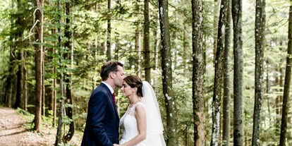 Hochzeit - Standesamt - Ainring - Foto im angrenzenden Wald - Ansitz Wartenfels