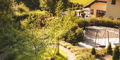 Hochzeit - Umgebung: in den Bergen - Mondsee - "Herzerlplatzerl" im Garten - Ansitz Wartenfels