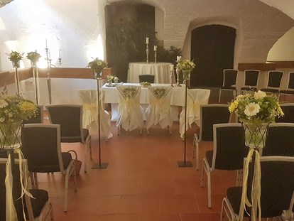 Hochzeit - Trauung im Freien - Bad Blumau - Festliche Trauung im Kastell Stegersbach - Kastell Stegersbach