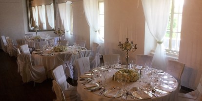 Hochzeit - Art der Location: Schloss - Oststeiermark - Runde Tische in allen Größen von 6 bis 12 Personen  im Kastell Stegersbach - Kastell Stegersbach