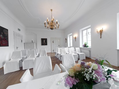Hochzeit - Art der Location: im Freien - Straßwalchen - Eine standesamtliche Trauung im Mozarthaus in St. Gilgen. - Mozarthaus St. Gilgen am Wolfgangsee