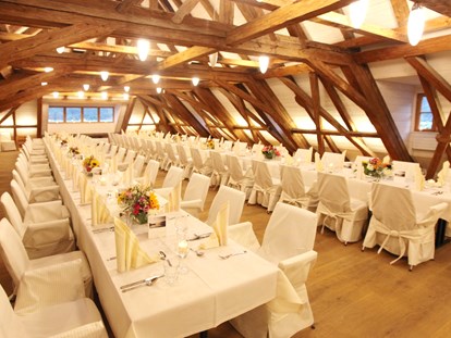 Hochzeit - Herbsthochzeit - Lenzing (Lenzing) - Der Falkensteinsaal mit Platz für bis zu 150 Personen mit seinem einmaligen Ambiente und Blick auf den See. - Mozarthaus St. Gilgen am Wolfgangsee