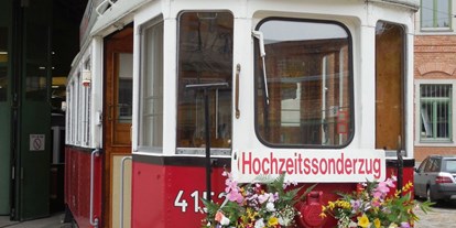 Hochzeit - Preisniveau: günstig - Rückersdorf (Harmannsdorf) - Heiraten in einem Wiener-Wahrzeichen. - Hochzeits-Bim